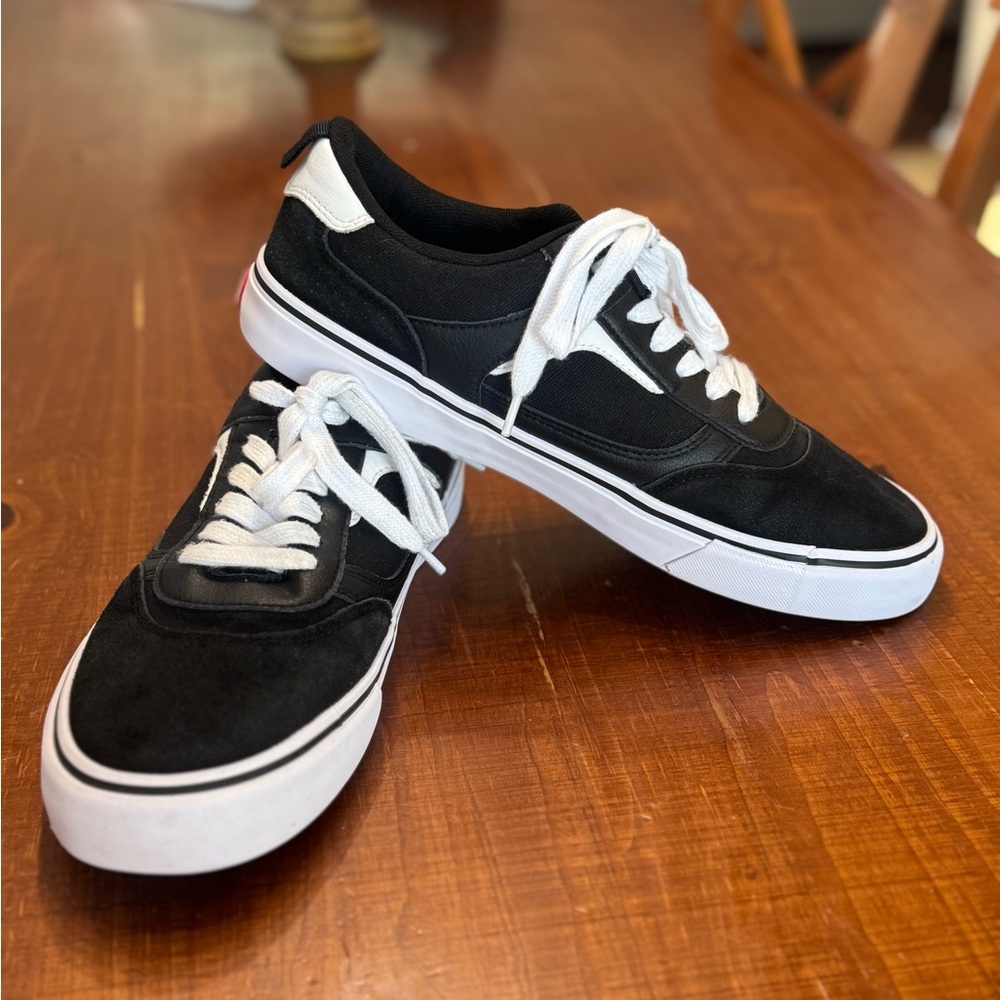 Airwalk Black & White skater Shoes men’s 9.5